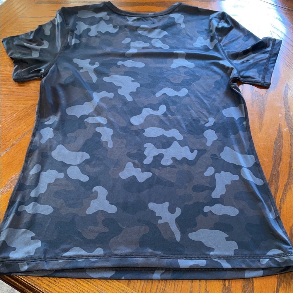 Women’s XS Camo Tee - Picture 4 of 5